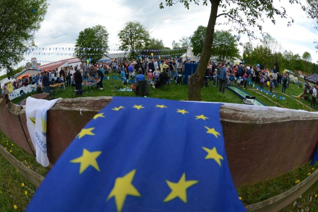 01.05.2018. zielona gora wosir drzonkow majowka 2018 piknik majowkowy w drzonkowie 14 lat polski w uni europejskiej nz flaga uni europejskiej unia europejska symbolfot. mariusz kapala / gazeta lubuska / polska press