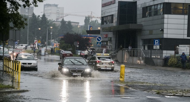 Skutki ulewy w Toruniu [ZDJĘCIA]Zobacz także: Zalany wiadukt przy Placu Armii KrajowejNowosciTorun