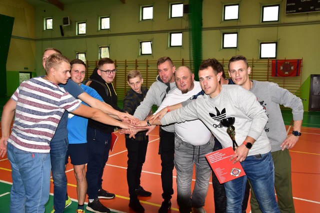 W hali sportowej przy ul. Sienkiewicza odbył się turniej halowej piłki nożnej drużyn Ochotniczych Straży Pożarnych gminy Żnin.Drużyny młodzieżowe (MDP) 1. Słębowo 12. Cerekwica 13. Brzyskorzystewko. W turnieju wzięła udział także drużyna kobieca OSP Żnin, która zajęła pierwsze miejsce w grupie kobiet. Dziewczęta wszystkie mecze rozegrały z mężczyznami. Drużyny seniorów: Jednostki S:1. Żnin. 2. Cerekwica.3. Jadowniki Rycerskie. Jednostki M:1. Ustaszewo. Druga drużyna startująca w turnieju dla jednostek M została zdyskwalifikowana, decyzją organizatora, po pisemnym proteście. Nagrody indywidualne: Najlepszy strzelec (MDP) Mikołaj Podwysocki (OSP Słębowo). Najlepszy bramkarz (MDP) Norbert Frasz Fair play (MDP)drużyna kobieca OSP Żnin. Najlepszy strzelec (jednostki S) Adrian Świtała (OSP Cerekwica). Najlepszy bramkarz (jednostki S) Piotr Okoński (OSP Żnin). Najlepszy strzelec (jednostki M) Patryk Gęgotek (OSP Ustaszewo). 