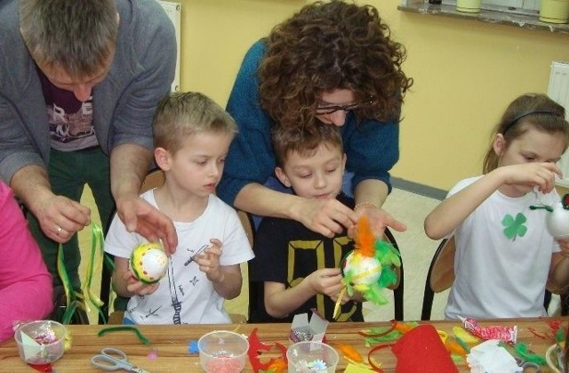 W szkole w Bukowie zorganizowano „Dzień Rodzica z pisanką w tle”