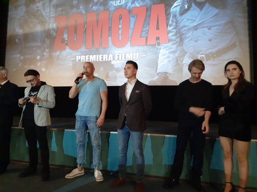 Wieczór z premierą filmu "Zomoza" Konrada Łęckiego. W Kinie Moskwa pojawiło się mnóstwo ludzi. Zobacz zdjęcia 