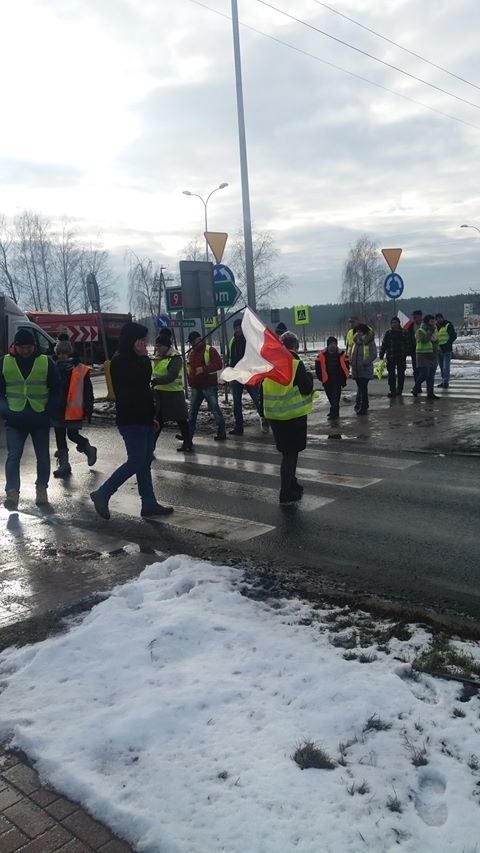 AGRO powstanie 2019 w Świętokrzyskiem. We wtorek rolnicy blokowali ważne skrzyżowanie dróg krajowych 9 i 79