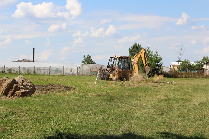 Gmina Przytyk. Rozpoczęli budowę boiska przy szkole we Wrzeszczowie 