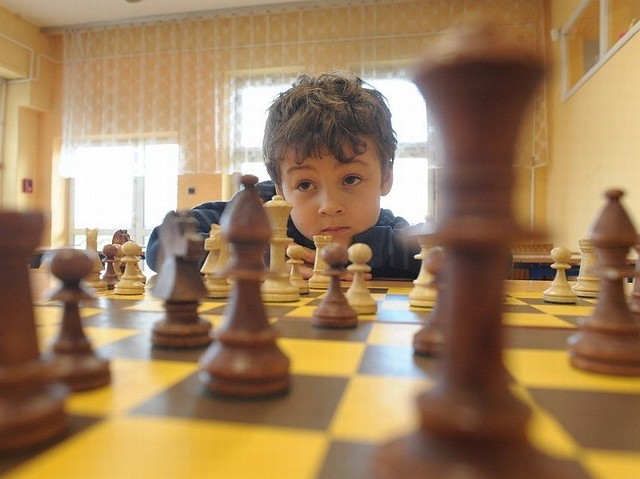 ponad 110 młodych szachistów