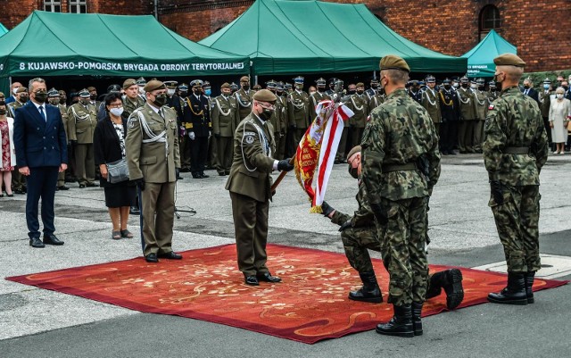 W Bydgoszczy odbyła się uroczystość wręczenia sztandaru połączona z przysięgą wojskową żołnierzy OT oraz świętem 8. Kujawsko-Pomorskiej Brygady Obrony Terytorialnej.