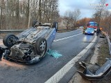 Świerklaniec. Dachowanie na DK78. Znów przez nadmierną prędkość. Policjanci apelują o ostrożność