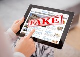 Największe bzdury o koronawirusie krążące w Internecie. Eksperci dementują fake newsy i teorie spiskowe na temat wirusa SARS-Cov-2