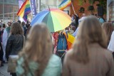 "Ranking Szkół LGBTQ+". Dwa LO z Łodzi w TOP 10 zestawienia przyjazności dla nastolatków nieheteronormatywnych. Otwartość daje dobry nabór?