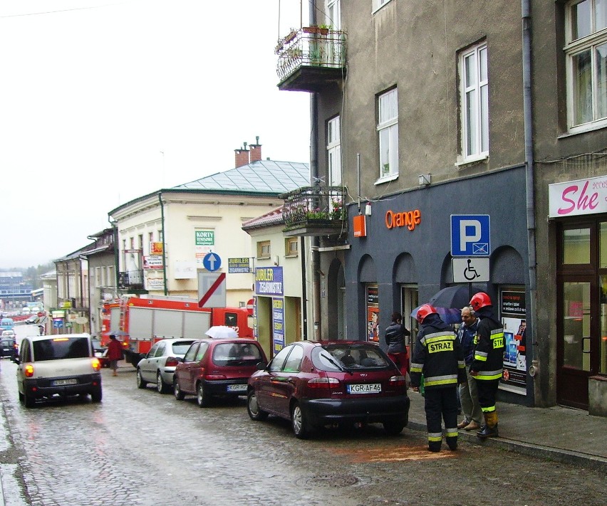 Strażacy zabezpieczali wycieki oleju i paliwa