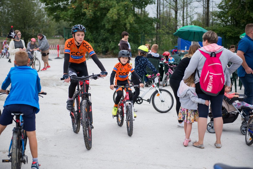 Tour de Folwark 4. Dziecięcy rajd rowerowy. Akcja organizowana w ramach wolontariatu pracowniczego Grupy Górażdże 