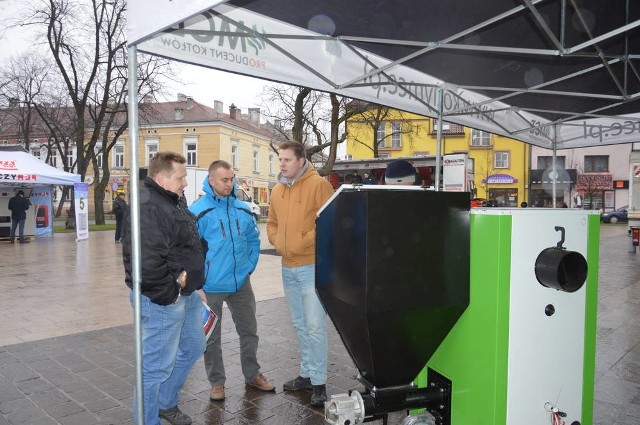 Skawinianie oglądali nowe piece, żeby wymienić swoje stare