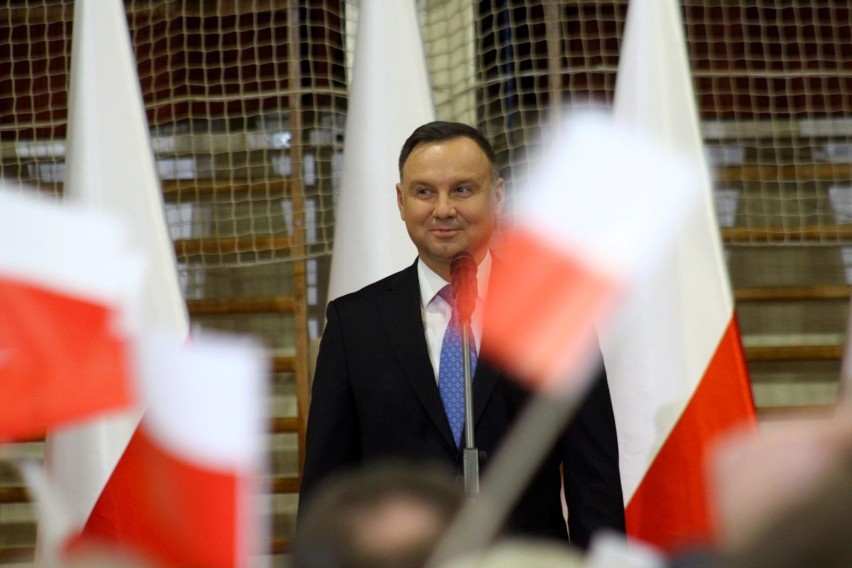 Andrzej Duda o 500 plus w dobie koronawirusa: "Kategoryczne NIE dla odbierania 500+". W sieci zrobiło się gorąco