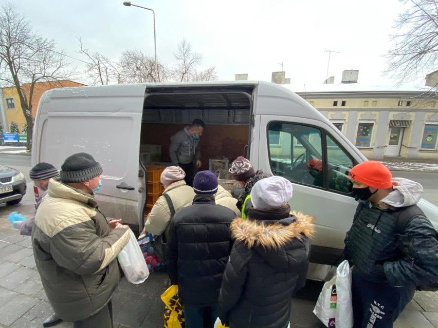 Pabianice. Lodówki pełne darów dla potrzebujących. Gdzie są w Pabianicach?