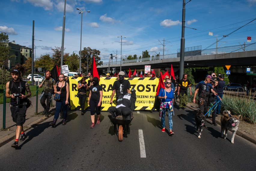 Anarchiści protestowali w obronie skłotu Rozbrat w sobotę,...