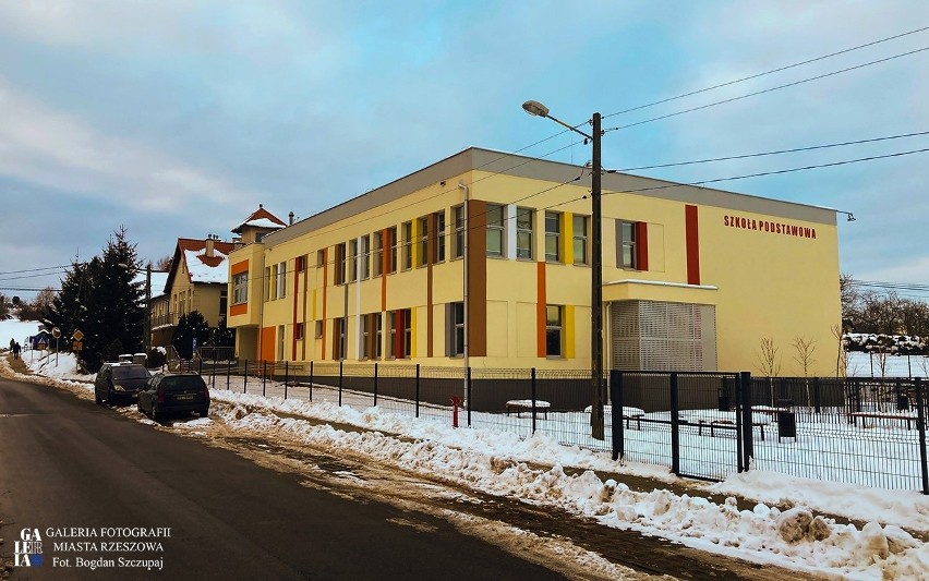 Zakończyła się rozbudowa szkoły na osiedlu Bzianka. Inwestycja kosztowała prawie 7 milionów złotych [ZDJĘCIA]