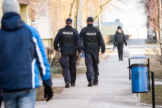 Policjantom z Włocławka tylko kilka godzin zajęło znalezienie bandyty, który zaatakował seniorkę.