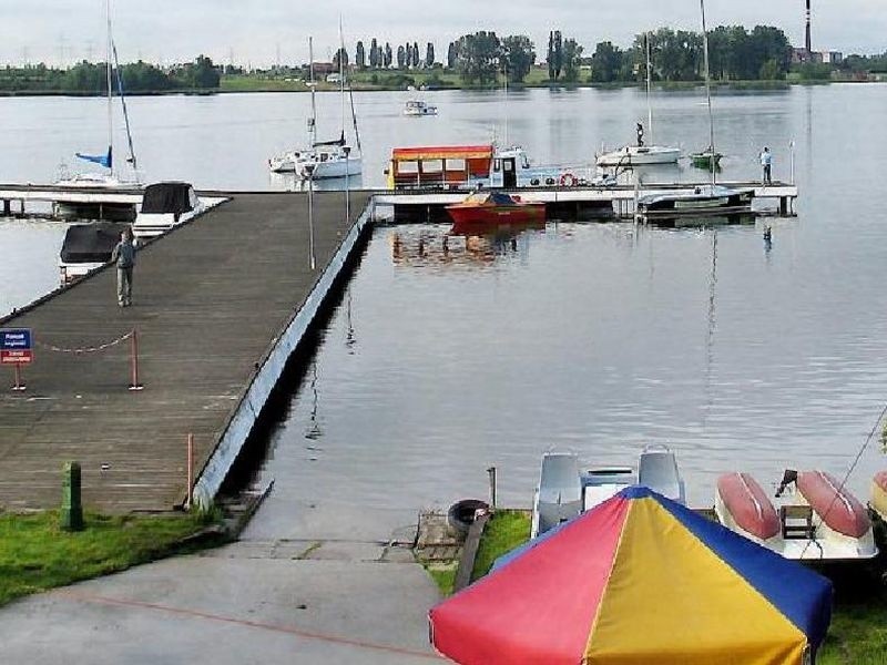 Jezioro Ślesińskie to jedno z wielu w długim ciągu akwenów...