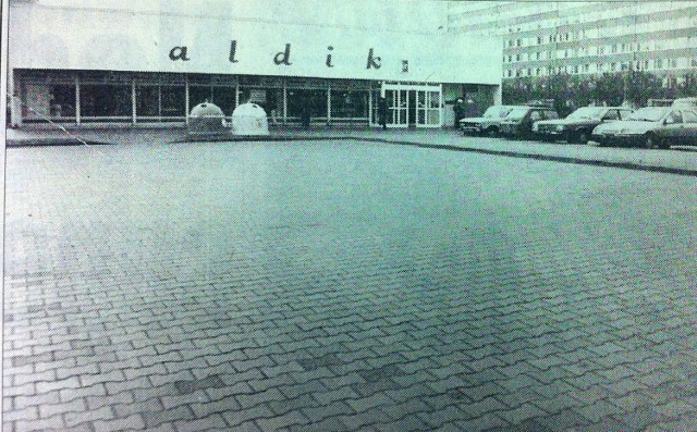 W Kurierze Lubelskim z 19 listopada 1995 r. można było przeczytać, że w Lublinie, tak jak i w największych miastach Polski zachodniej i centralnej, powstanie sieć supermarketów