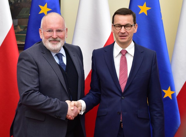 Frans Timmermans będzie w poniedziałek rozmawiał w Warszawie o relacjach Polski z UE