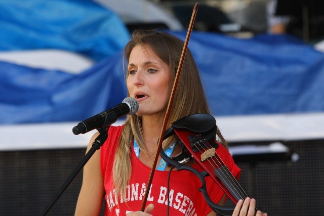 Paulina Lulek z zespołem reprezentowała w tamtym roku Opolszczyznę podczas koncertu Debiutów na 50. festiwalu piosenki w Opolu.