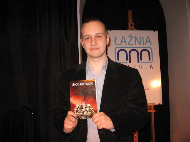 Mieszko Makowski, zaprezentował w Łaźni swój debiutancki tomik "Apokaliptikon".