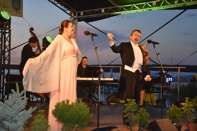 Artyści śpiewali solo i w duetach. Na zdjęciu: Małgorzata Grela i Adam Zdunikowski