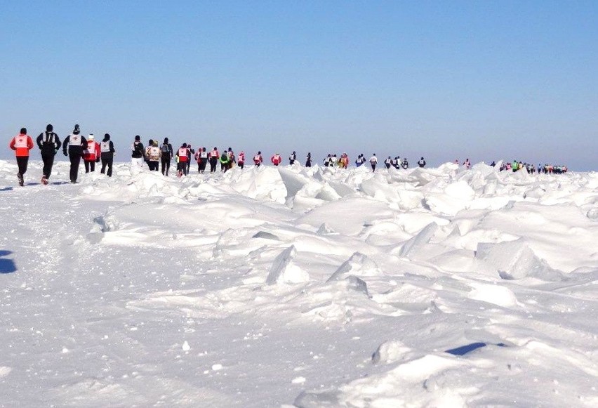 Bieg wśród śniegu i lodu po najgłębszym jeziorze świata był...