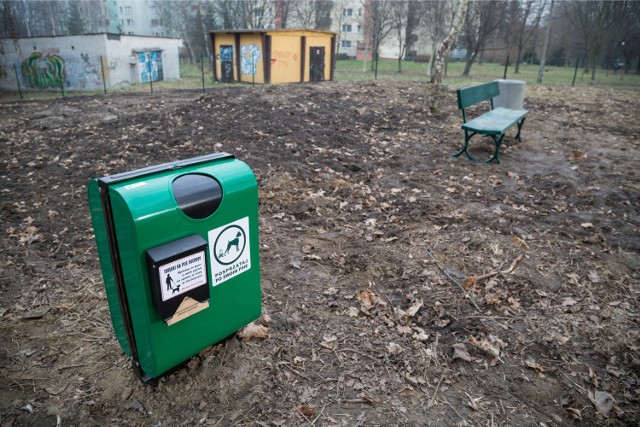 Wybieg przy ul. Kurczaba powstał decyzją mieszkańców. Nie cieszy się jednak popularnością wśród właścicieli psów - i nic dziwnego!