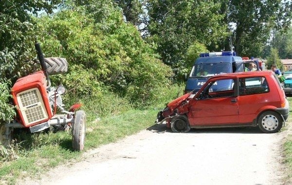 56-letni traktorzysta cudem ocalał w wypadku, do jakiego doszło wczoraj przed południem w Kozubowie.