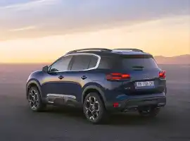 Citroen C5 Aircross 1.2 MHEV 136 KM vs Hyundai Tucson 1.6 T-GDI 48V 150 KM. Porównanie rozsądnych SUV-ów