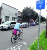 Na ulicach Zgierza pojawiły się znaki zwane sierżantami. Co one dają rowerzystom? 