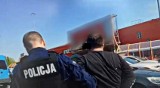 Złodziej złapany na gorącym uczynku. Żeby go obezwładnić policjanci musieli użyć tasera. Wideo