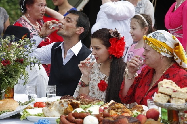 Tak się bawią Romowie na weselu! [ZDJĘCIA]