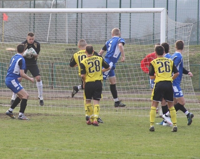 Piotr Łapigrowski (nr 10) zdobył dla Bytovii 7 goli.