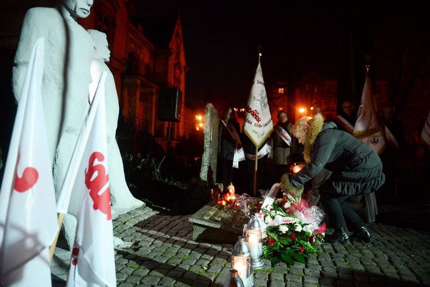Zielonogórska Solidarność złożyła kwiaty pod pomnikiem...