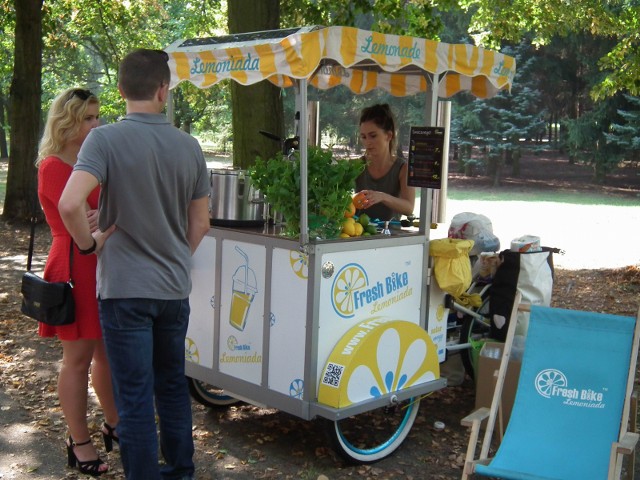 Nie tylko na terenie parku Cytadela Zarząd Zieleni Miejskiej wydał zgodę na prowadzenie mobilnych punktów gastronomicznych. W którym z poznańskich parków można kupić kawę i lody? Sprawdź --->