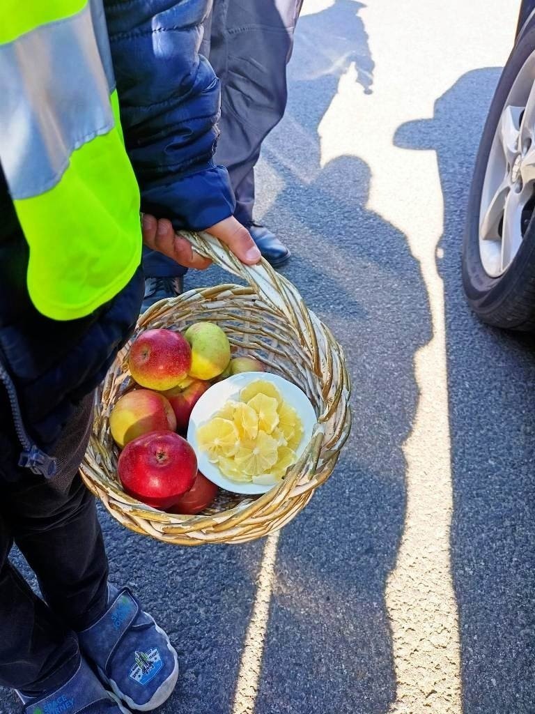 Policjanci z Przysusze przypominali dzieciom i kierowcom o bezpieczeństwie na drogach. Była akcja "Kierowco! Nie polujemy na zebrach"