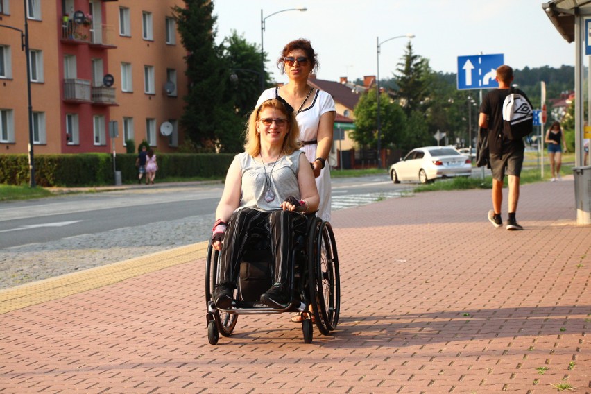 Katarzyna Metzger ze Skarżyska-Kamiennej spełniła marzenie o nowym wózku inwalidzkim. Dzięki ludziom dobrej woli