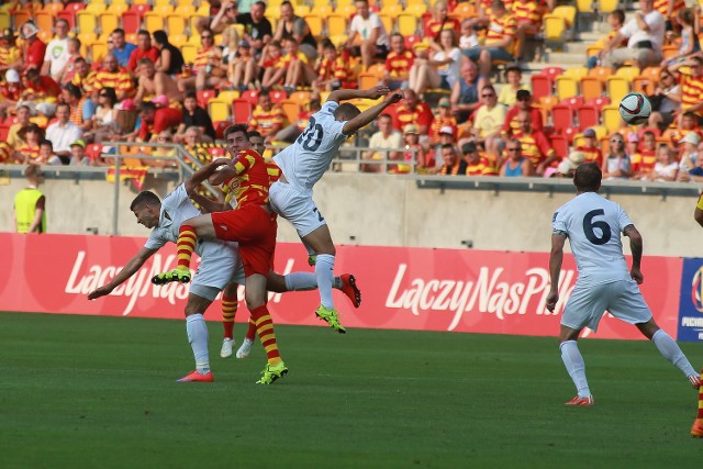 W pierwszym spotkaniu obu drużyn w tym sezonie górą była Jagiellonia. W meczu u siebie w Pucharze Polski wygrała 2:1. Obu klubów nie ma już obecnie w tych rozgrywkach.