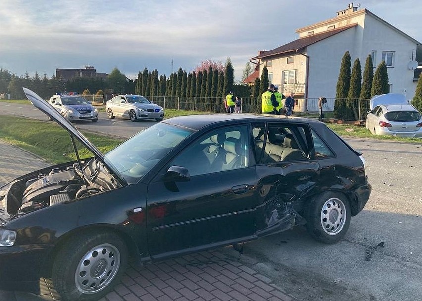 Groźnie wyglądający wypadek w Wiązownicy. Poszkodowanego 16-latka zabrał śmigłowiec Lotniczego Pogotowia Ratunkowego