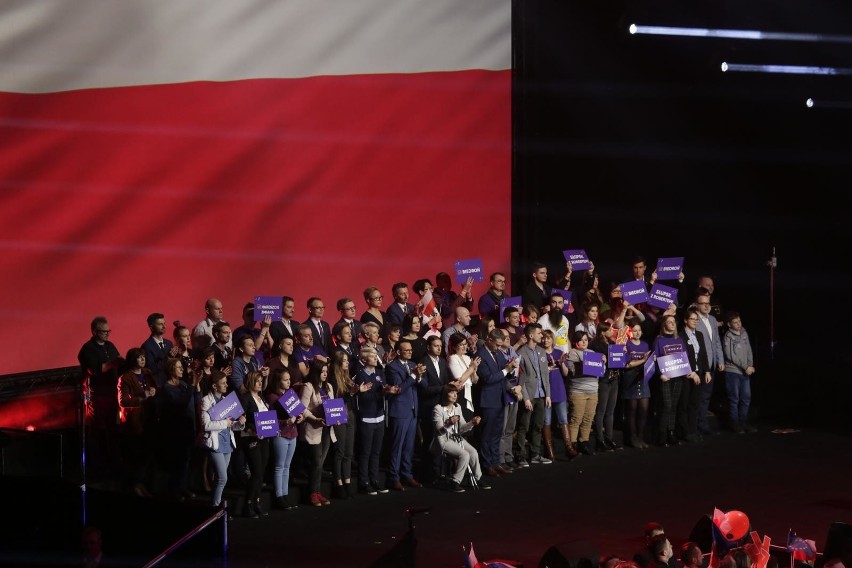 Robert Biedroń prezentuje program wyborczy i składa obietnice, partia Wiosna rozpoczyna walkę o serca Polaków ZDJĘCIA Konwencja na Torwarze