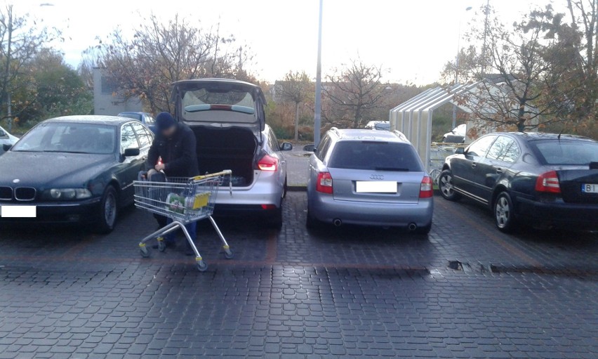 Parkowanie na chama pod galerią Antoniuk. Kierowca z Łodzi...