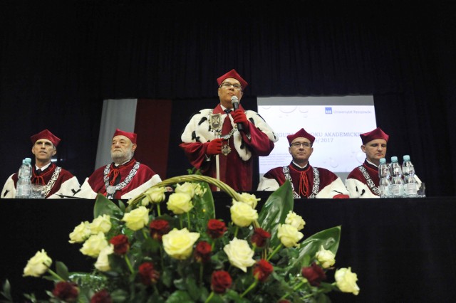 - Przez wielu czasy studenckie uważane są za najpiękniejsze w życiu, Dodam, że także najważniejsze - mówił prof. Sylwester Czopek