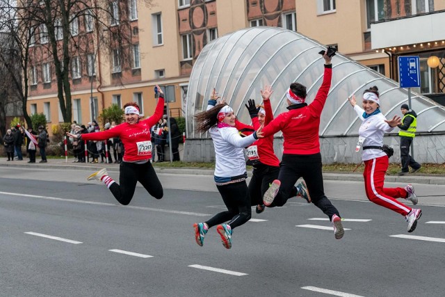 Białystok. 11 listopada 2021 roku. Bieg "Biegnę dla Niepodległej"