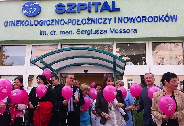 Uczestnicy programu z okazji jego inauguracji wypuścili do nieba różowe balony.