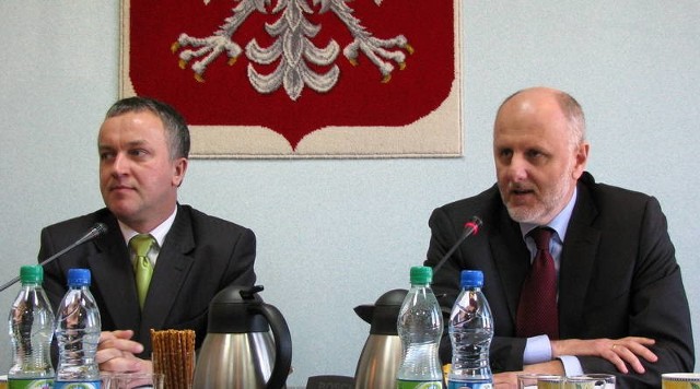 Janusz Kotowski i Jerzy Janowicz podczas konferencji
