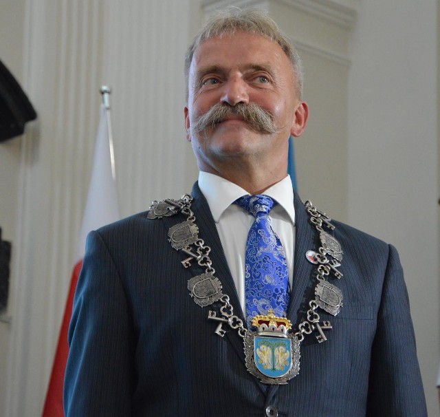 Burmistrz Krzysztof Kaliński zrezygnował z pomysłu uzależnienia wysokości opłaty za odbiór i zagospodarowanie odpadów od ilości zużytej wody w przypadku mieszkańców budynków wielorodzinnych