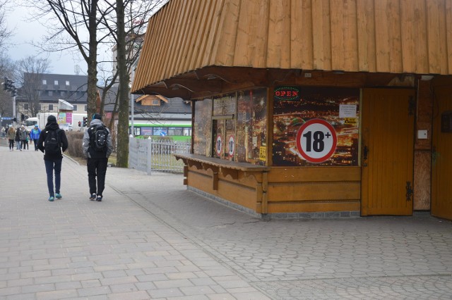 Przy zakopiańskiej ulicy Kościuszki działa od wielu miesięcy jeden z lokali, gdzie można zagrać na pieniądze na automatach