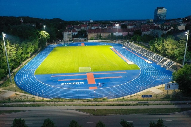 Stadion lekkoatletyczny został oddany do użytku w zeszłym roku.