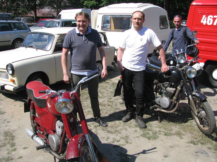 Kolekcjonerzy i pasjonaci motoryzacji zjechali na stanicę harcerską [FOTO]